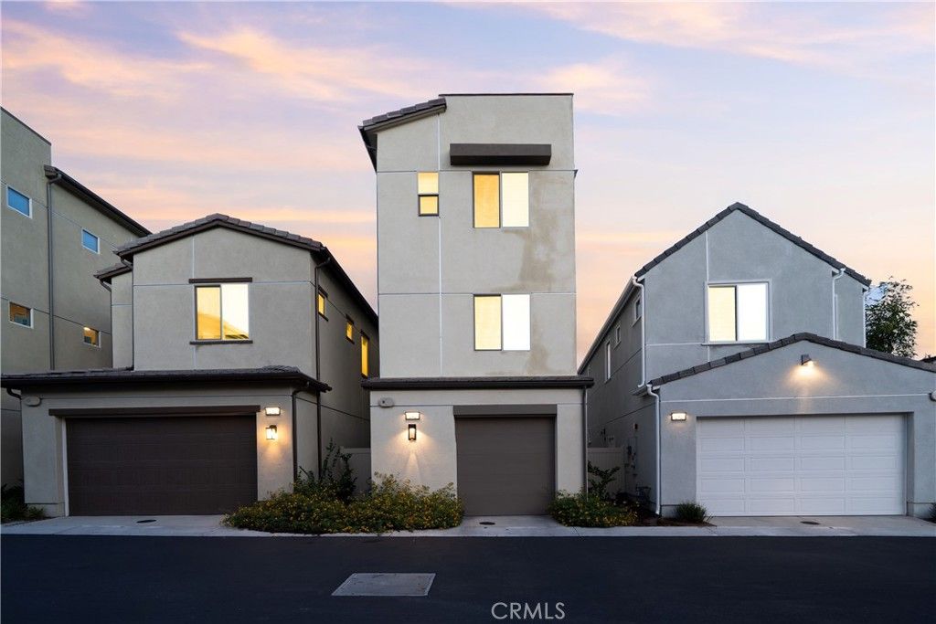 Photo of 242 Goldfinch St, Rancho Mission Viejo, CA 92694 (MLS # OC25264993)