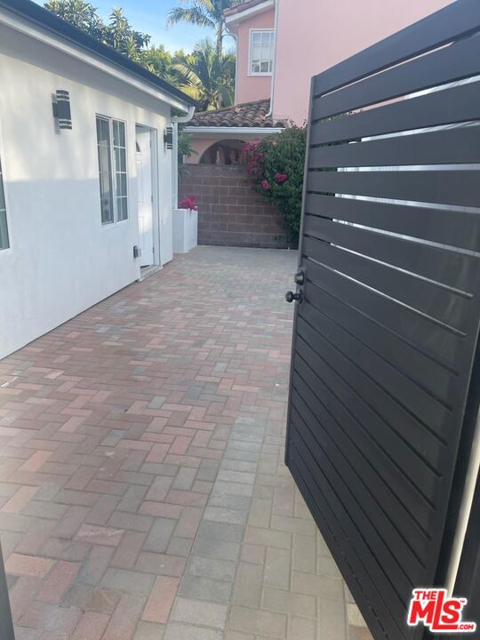 Stunning brand-new construction in Sherman Oaks featuring 3 bedrooms and 2 bathrooms just completed. This modern home offers designer finishes throughout, a sleek kitchen with all appliances included, hardwood flooring, central air, and a stylish modern fireplace. Enjoy the convenience of a 2-car parking space and a spacious front and backyard perfect for entertaining. Ideally located near Studio City, top shopping, dining, and easy freeway access.