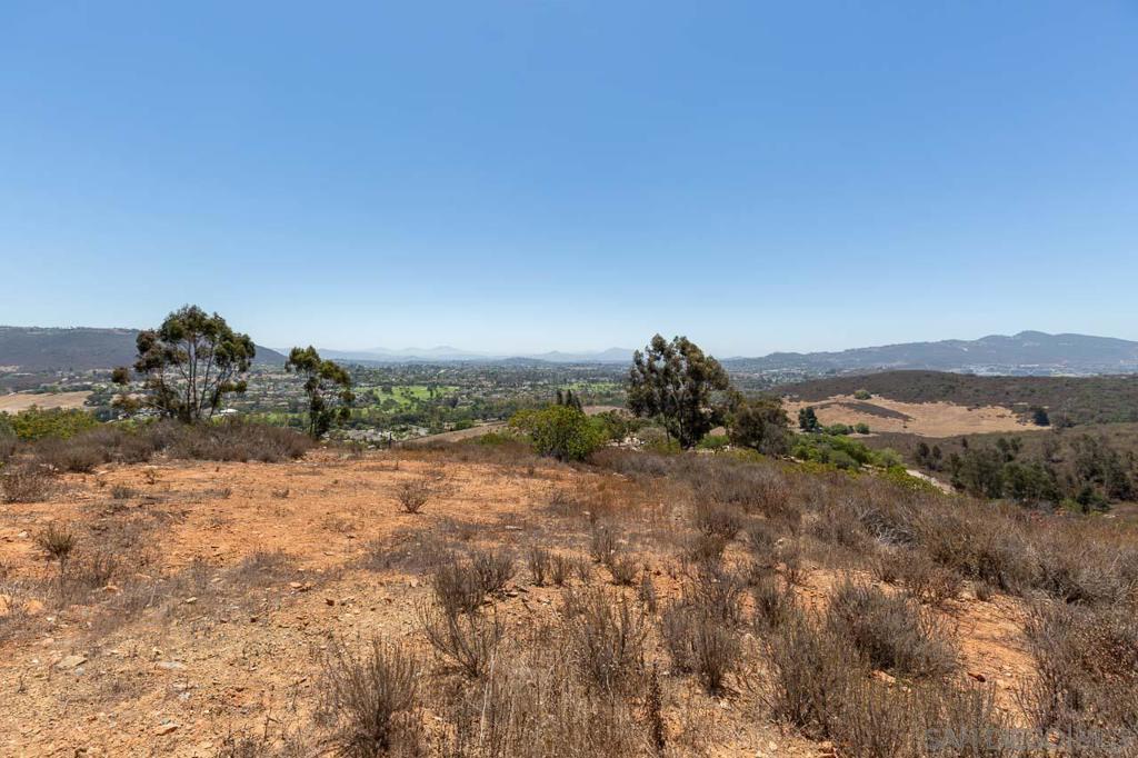 N Twin Oaks Valley Rd