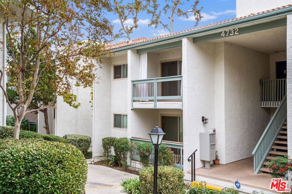 Remodeled End-Unit Condo in the Heart of CalabasasDiscover this beautifully updated 2nd-floor end-unit condo, ideally located just a short stroll from the Calabasas Commonsoffering premier dining, boutique shopping, and entertainment. This stylish residence features fresh upgrades throughout, including rich wood flooring, custom blinds, quartz countertops, and sleek stainless-steel appliances.Enjoy the convenience of permitted in-unit washer/dryer hookups and two dedicated parking spaces. The community boasts resort-style amenities such as a sparkling pool, relaxing spa, modern fitness center, and a welcoming clubhouse.Outdoor enthusiasts will appreciate access to Lake Calabasas and nearby McCoy Canyon Park. Situated within the highly acclaimed Las Virgenes School District, this home offers the perfect blend of comfort, convenience, and lifestyle.