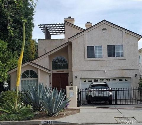 Photo of 12944 Woodbridge Street, Studio City, CA 91604 (MLS # SR26035679)