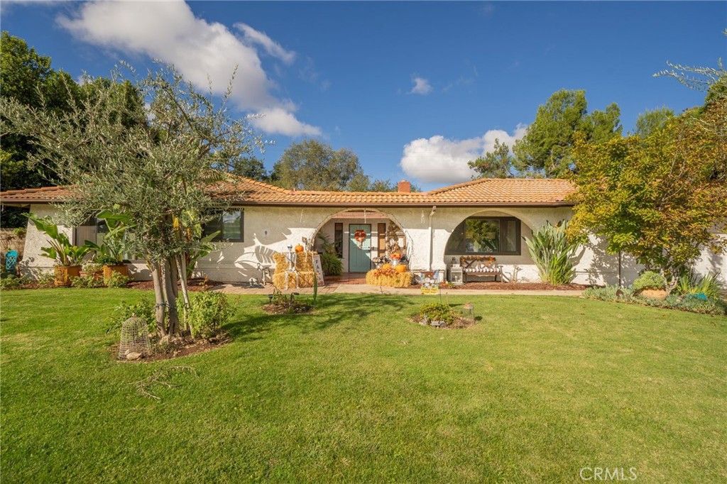 Photo of 4805 N Chamber Avenue, La Verne, CA 91750 (MLS # CV25240565)