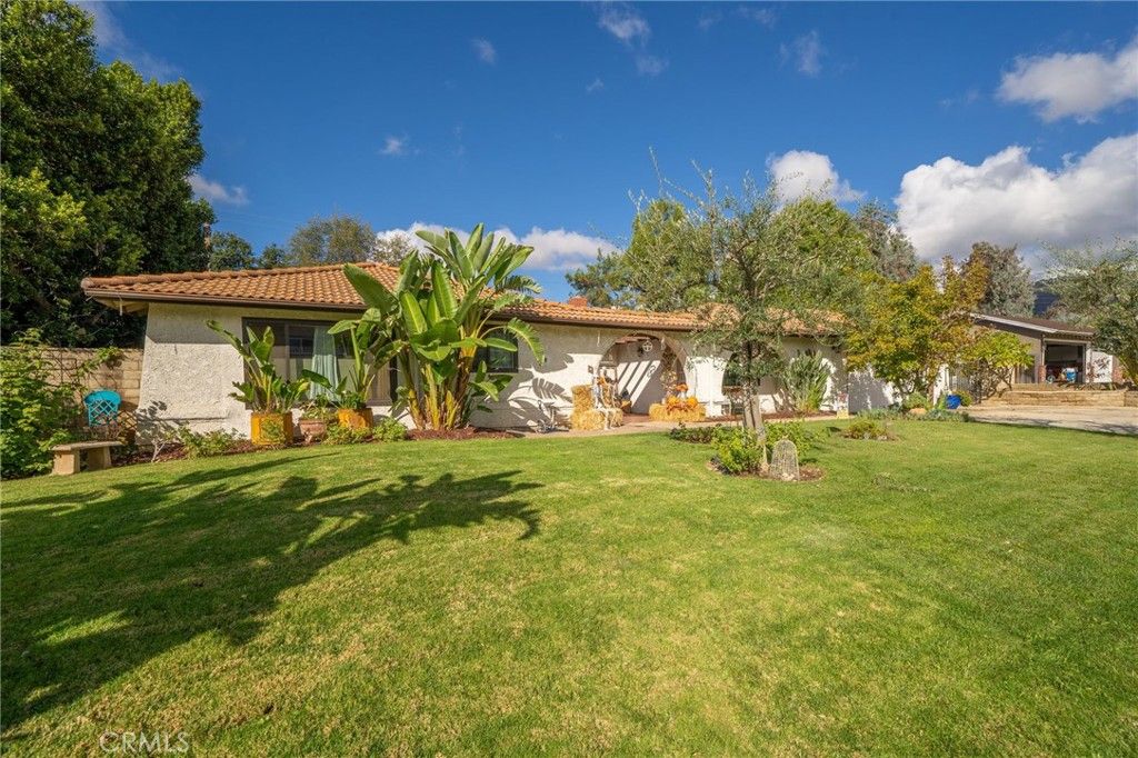 Photo of 4805 N Chamber Avenue, La Verne, CA 91750 (MLS # CV25240565)