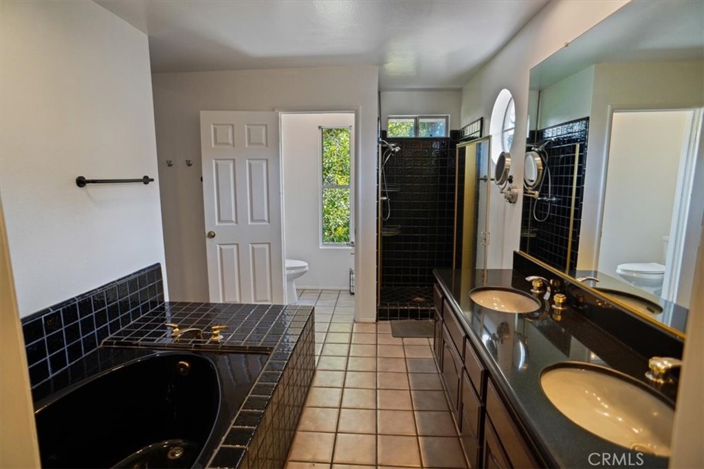 Oakcreek Village (879) - Residential Lease