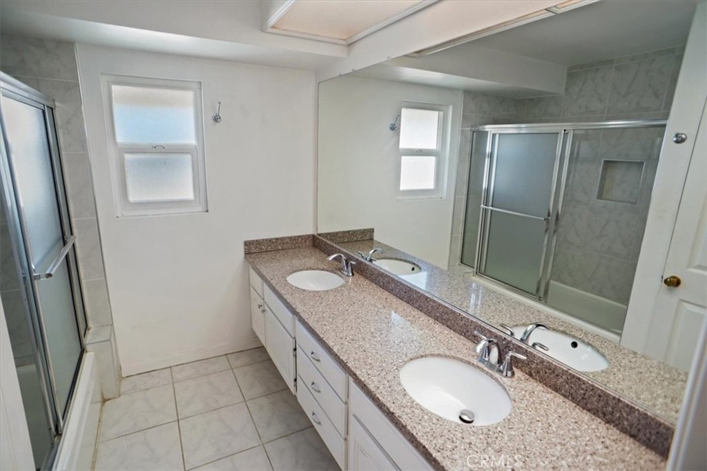 Oakcreek Village (879) - Residential Lease