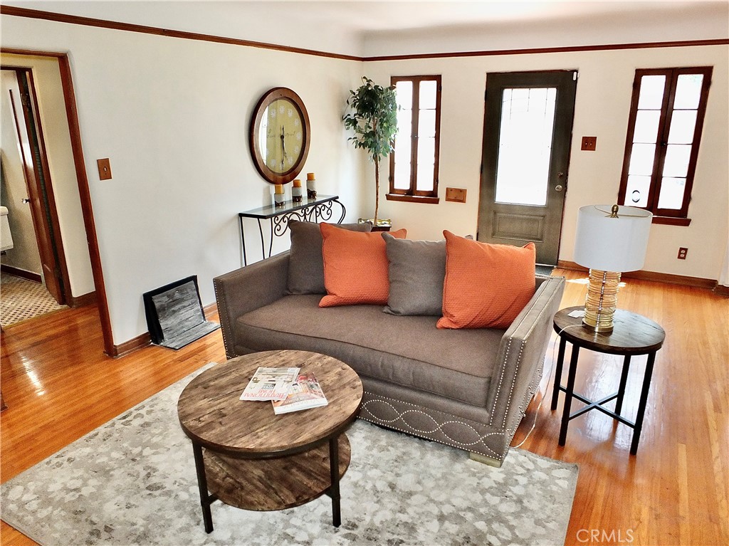 3757 Cerritos Avenue