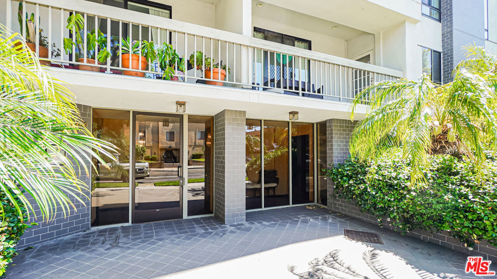 1220 Roxbury Drive 302
