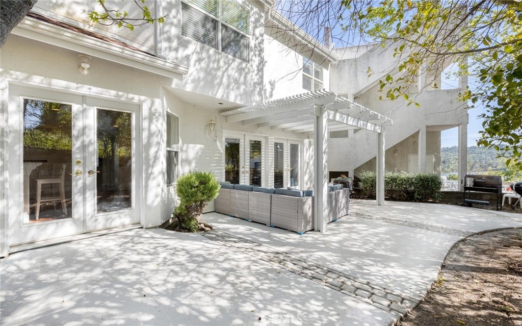 3105 E Beach Circle