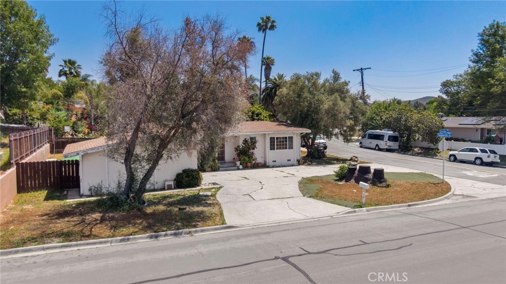 1548 Palomarcos Avenue