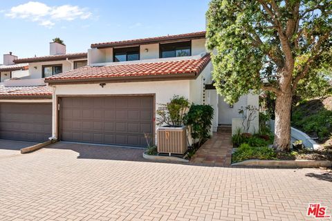 Photo of 1631 Michael Lane, Pacific Palisades, CA 90272 (MLS # 25607659)