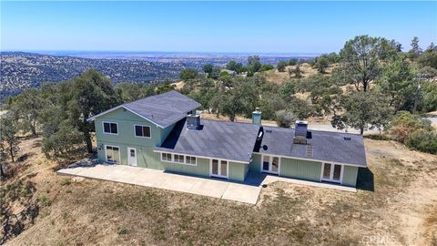 Photo of 29567 Lilley Mountain LN, Coarsegold, CA 93614 (MLS # FR26101670)