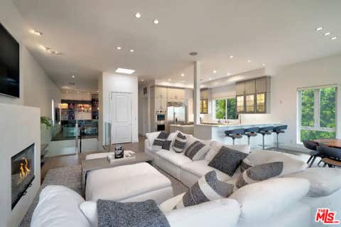 Photo of 23935 De Ville Way, Malibu, CA 90265 (MLS # 26870401)
