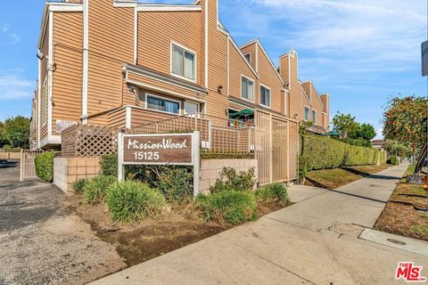 Photo of 15125 Nordhoff Street #20, North Hills, CA 91343 (MLS # 25609363)