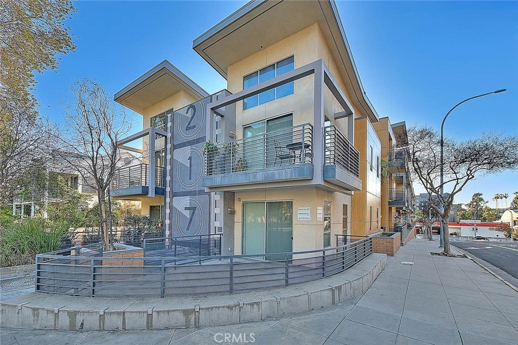 217 S Marengo Ave