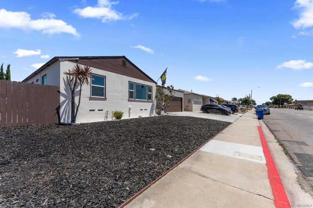 709 4th AVE
