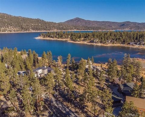Photo of 831 Cove Drive Dr, Big Bear Lake, CA 92315 (MLS # TR26080966)