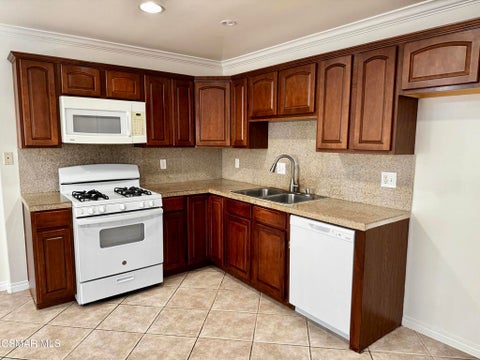Photo of 13525 Vanowen Street #106, Van Nuys, CA 91405 (MLS # 226004170)