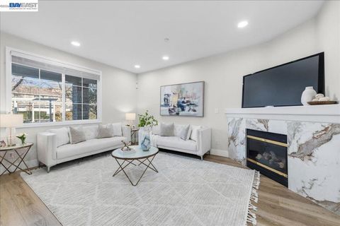 Photo of 4719 Sandyford Ct Ct, Dublin, CA 94568 (MLS # 41132902)