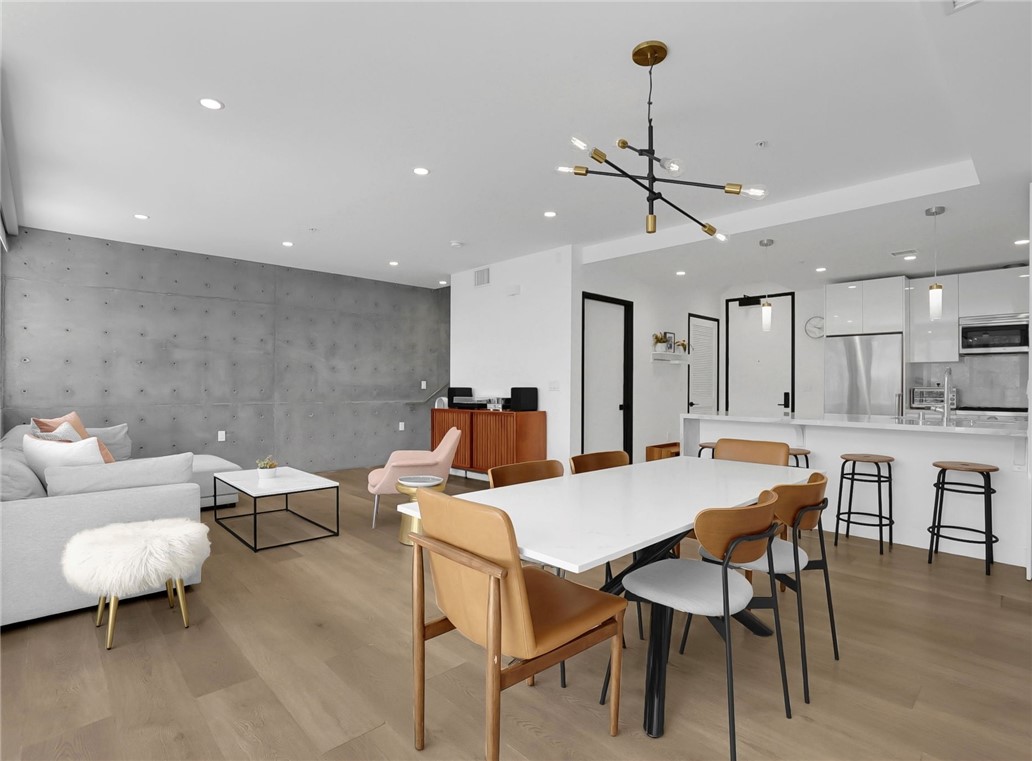 957 Figueroa Terrace 103