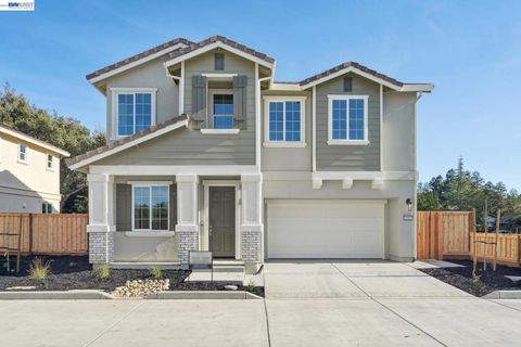 Photo of 1301 Sunningdale Lane Ln, Fairfield, CA 94533 (MLS # 41124098)