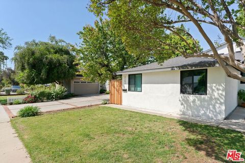 Photo of 7103 Hatillo Avenue, Winnetka, CA 91306 (MLS # 26774889)