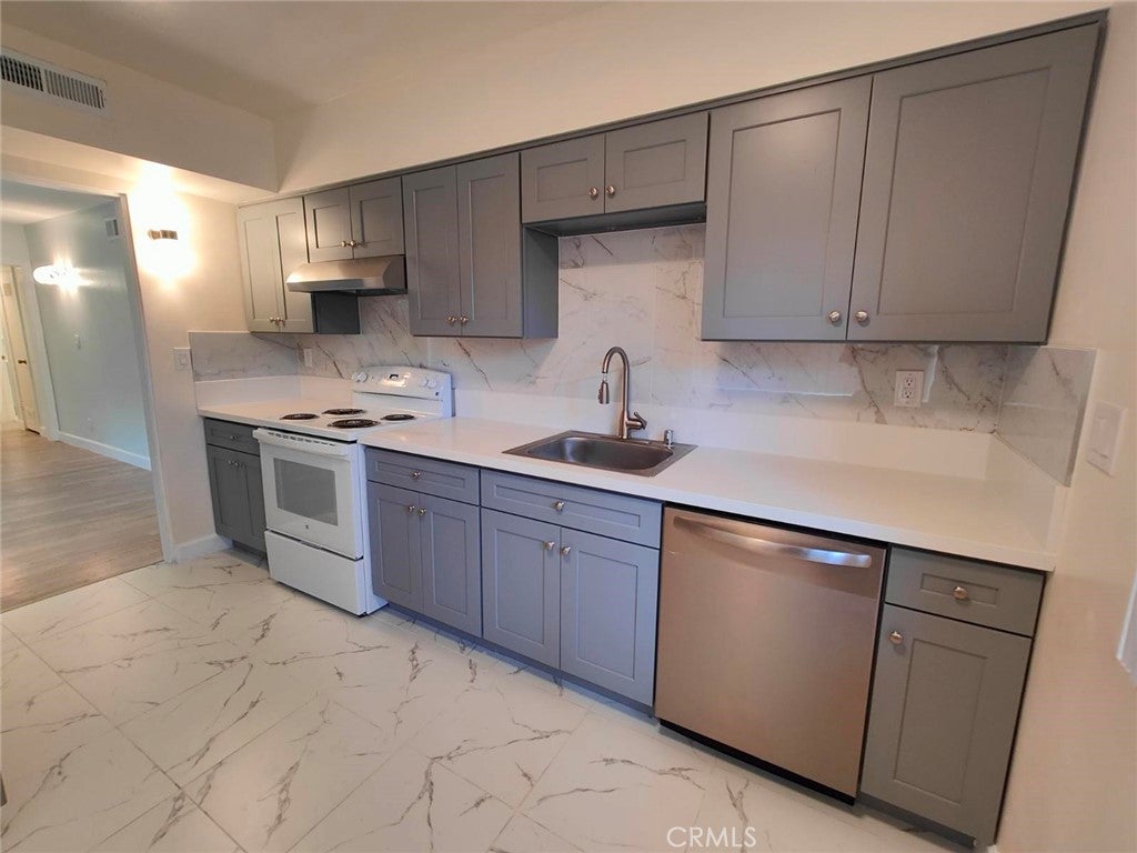 700 W Sierra Madre Boulevard 1