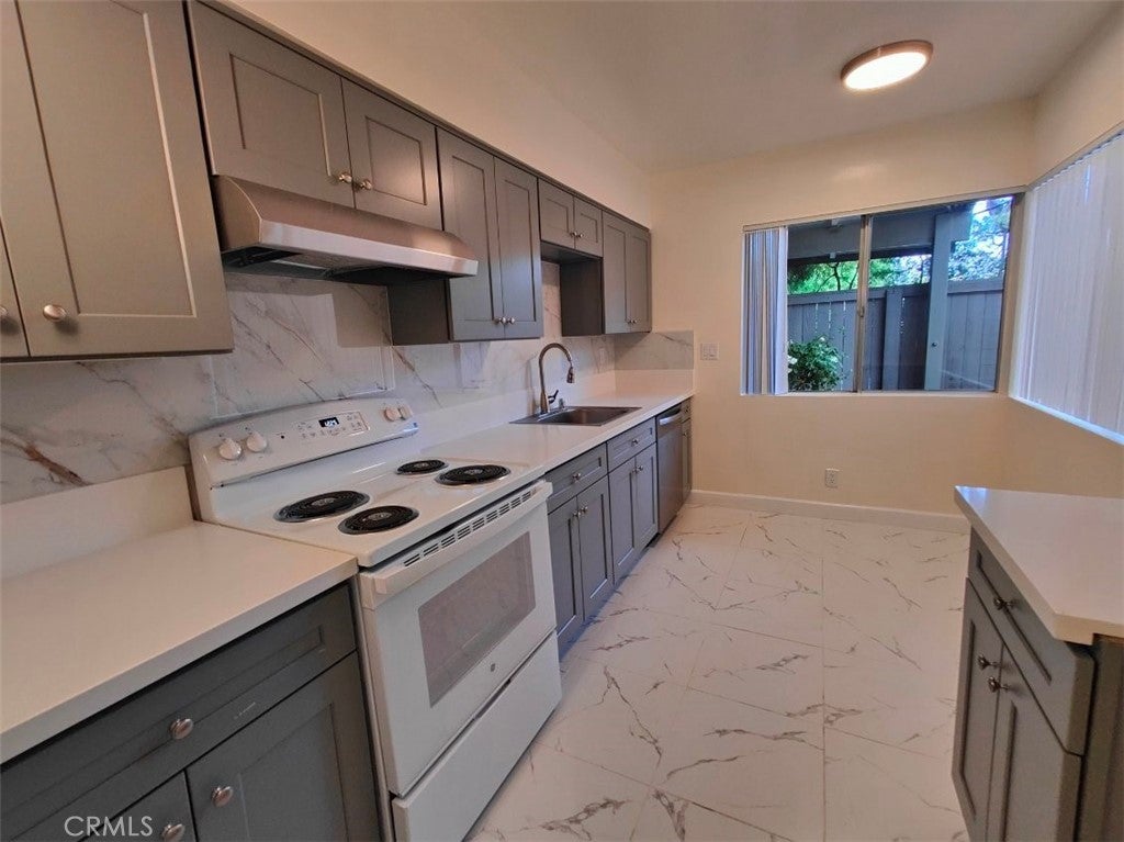 700 W Sierra Madre Boulevard 1