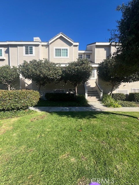 Welcome to this stunning modern tri-level townhouse located in one of Torrance’s most desirable neighborhoods! This home features 2 spacious bedrooms, 2.5 bathrooms, and a private garage. The open-concept living and dining area offers a bright and inviting space perfect for entertaining or relaxing.
Additional highlights include thoughtfully designed finishes, ample storage, and a layout that maximizes both comfort and functionality. Ideally situated for convenience, this townhouse is close to shopping, dining, parks, and top-rated schools.
Don’t miss the opportunity to own this stylish and well-maintained property — a perfect combination of comfort, style, and location. Schedule your showing today! Call (310) 373-9382
