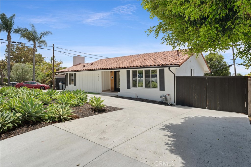 1613 Espinosa Circle