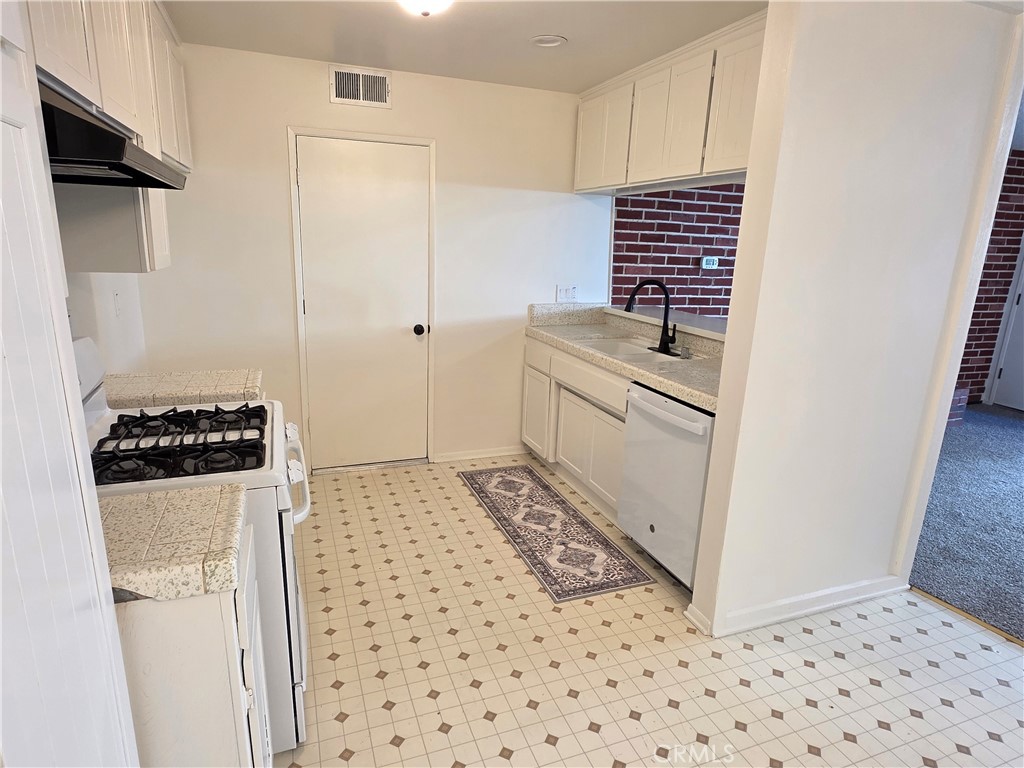 Hollow Hills (126) - Residential