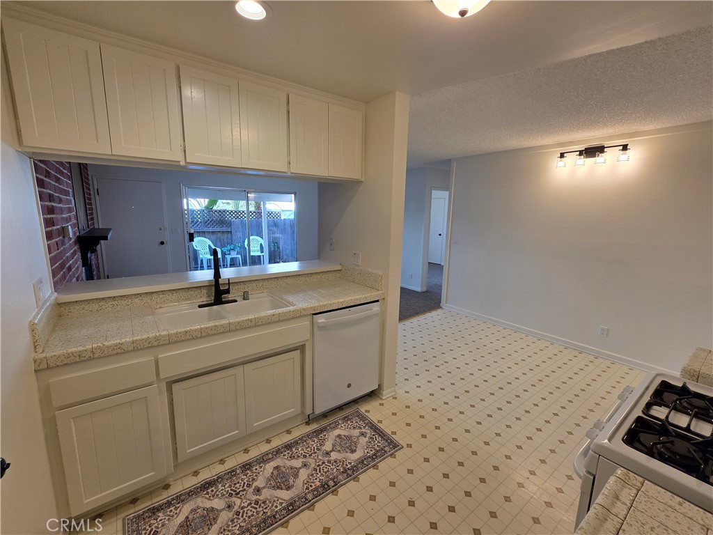 Hollow Hills (126) - Residential