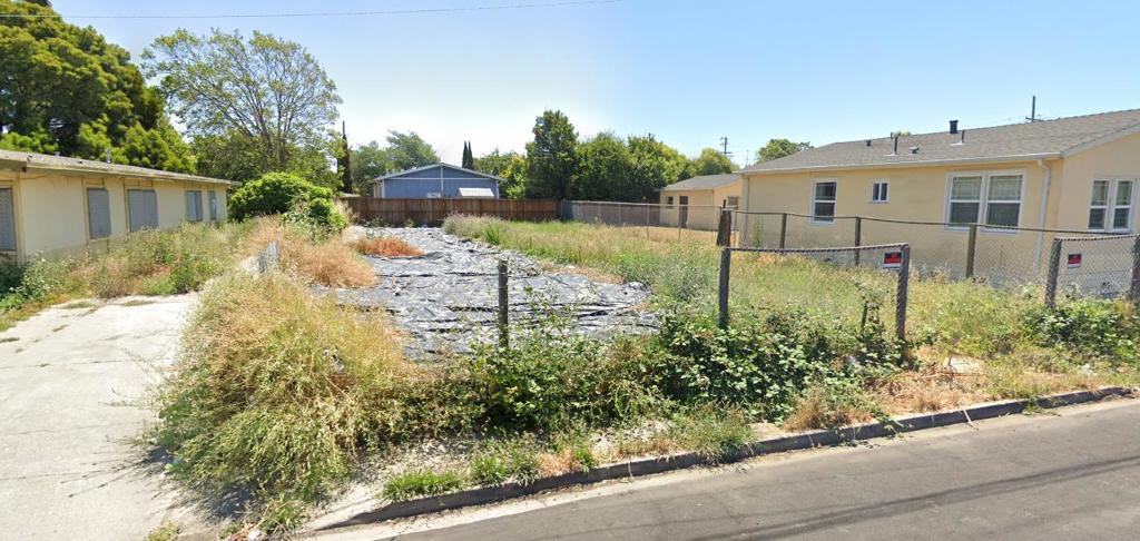 Build Your Dream Home at 1828 Truman Street !!! Nestled in Richmond's vibrant area, this is your chance to build a brand-new 1,499 sqft single-family home with 3 bedrooms and 2.5 baths for less than the cost of buying a used one. Approved plans for this home were submitted to Contra Costa County in 2008-2009, but construction never commenced; you simply need to redraft the plans and update the engineering calculations to bring this vision to life. Want a glimpse of the finished product? Three identical homes, designed by the same architect, stand nearby at 412, 424, and 436 Market St.