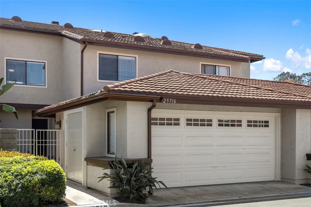 Dana Point Harbor-close, spacious remodeled 4 BR/3 Bathroom oasis by the Sea! Walk or ride to Doheny Beach in minutes, close to Dana Point Harbor, shops, restaurants, and shopping. Fantastic location to all the things you want to do...beach, dine, bike paths, shop and more! Sun & Fun by the world famous Harbor as well as close to Laguna Beach, San Clemente, and San Juan Capistrano. Completely remodeled kitchen with new soft-close, high quality cabinets, upgraded appliances, new flooring and lighting. Enjoy a modern lifestyle in a light & bright home featuring 1,883 s.f. (pub. records). The unit's laundry room includes front-load washer & dryer. Central Air & Heating. The Primary suite has a vaulted ceiling with fan, double sinks, large tub as well as a shower. A bedroom on the first floor makes a great guest room or office. Gather around the living room gas log fireplace, or enjoy the large firepit in the rear patio! Wonderful for entertaining or simply relaxing with friends and family. Enjoy the Dana Point lifestyle in a great home!