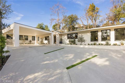 Photo of 19629 Wells Dr DR, Tarzana, CA 91356 (MLS # SR26177270)