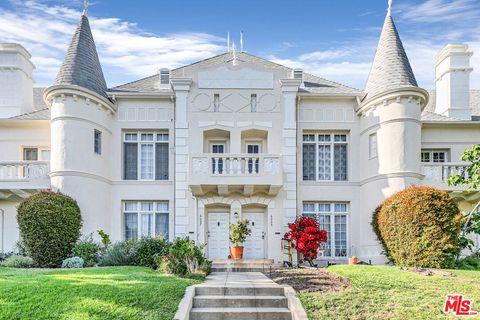 Photo of 6053 Scenic Avenue, Los Angeles, CA 90068 (MLS # 26662655)