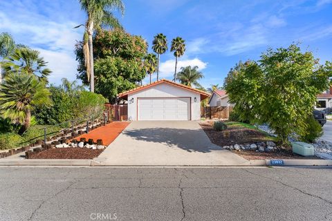 23832 Fair Weather Canyon Lake CA 92587