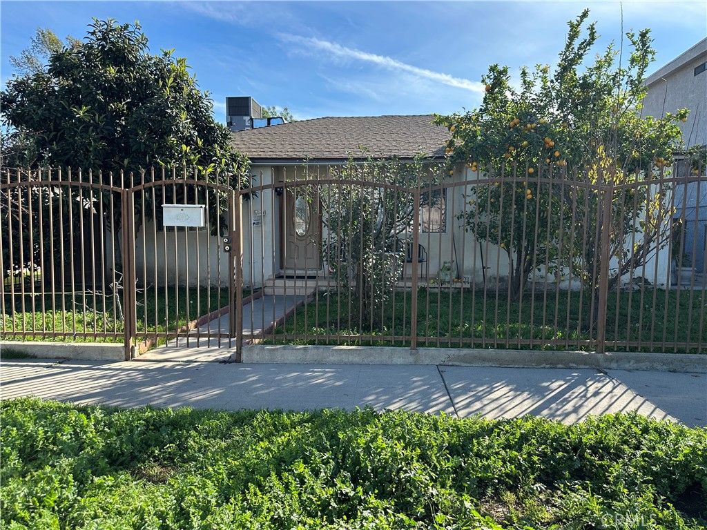 Photo of 6044 Woodman Ave, Van Nuys, CA 91401 (MLS # GD26041864)