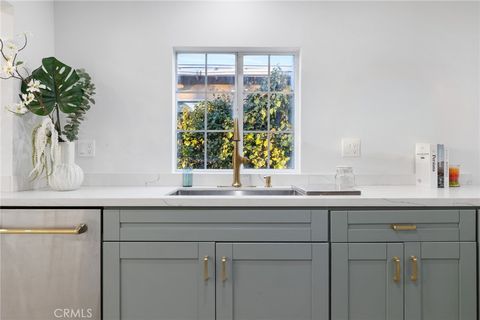 Photo of 10607 Whitegate Avenue, Sunland, CA 91040 (MLS # SR26007463)