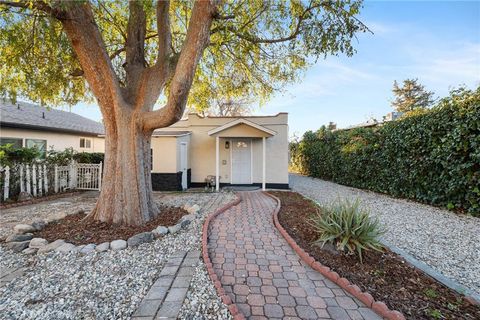 Photo of 10607 Whitegate Avenue, Sunland, CA 91040 (MLS # SR26007463)