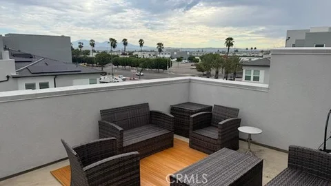 MLS: OC26195953