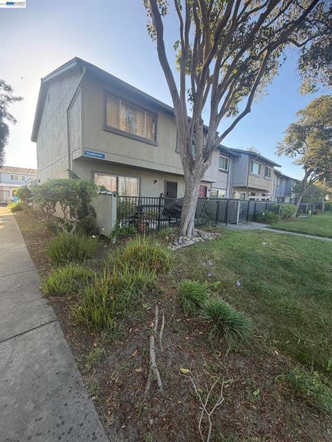 Photo of 4737 Valencia Way Way, Union City, CA 94587 (MLS # 41130400)