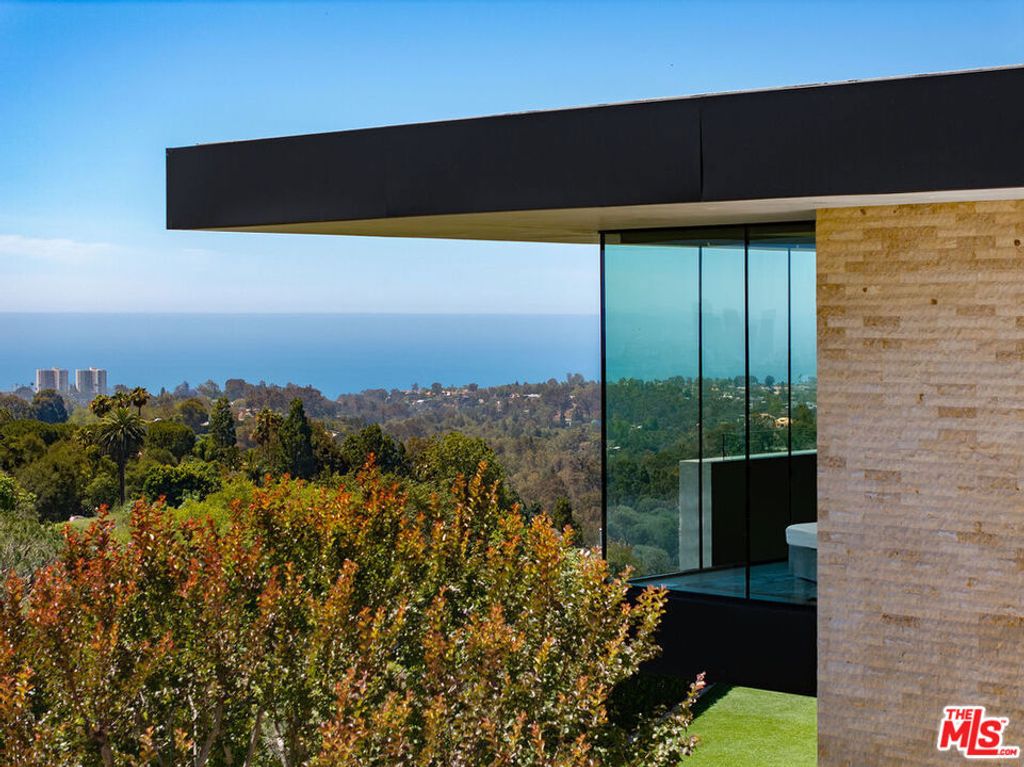 Photo of 1601 Casale Road, Pacific Palisades, CA 90272 (MLS # 26632973)