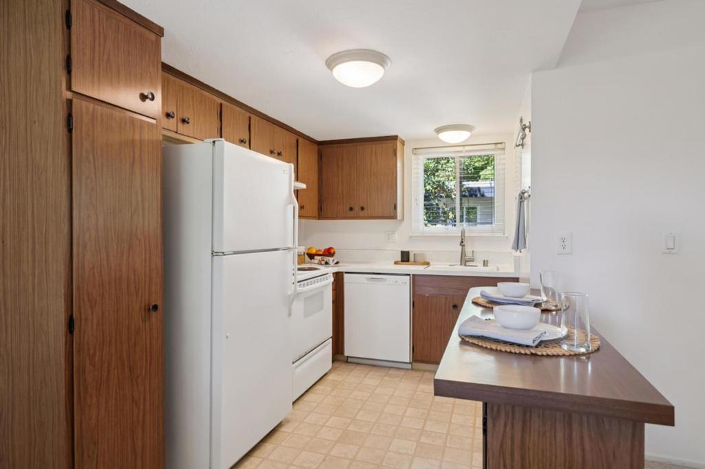 14225 Lora Drive 102