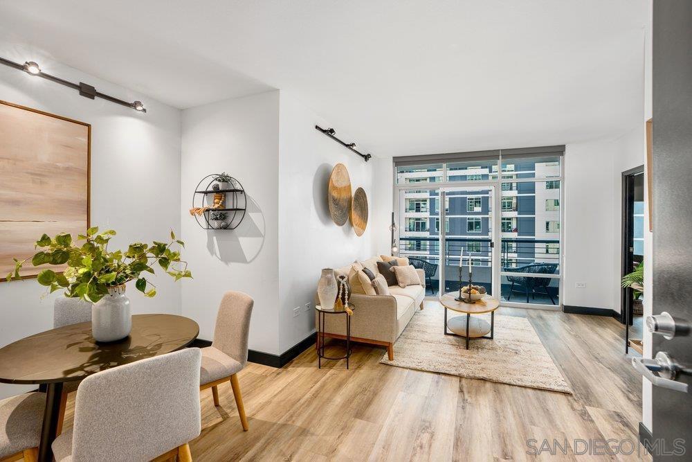 425 W W Beech St 1452