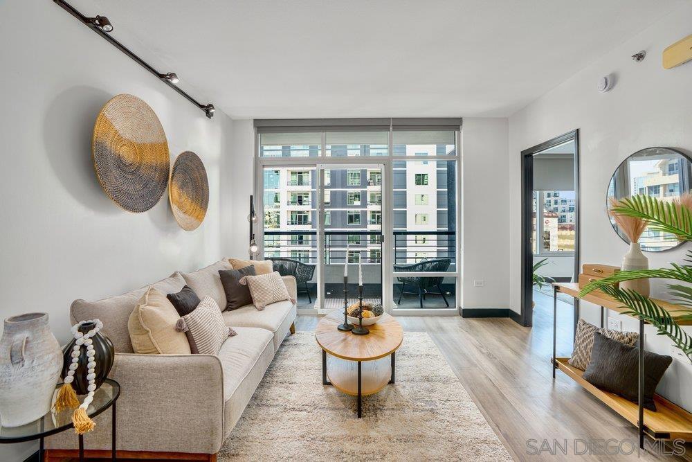 425 W W Beech St 1452