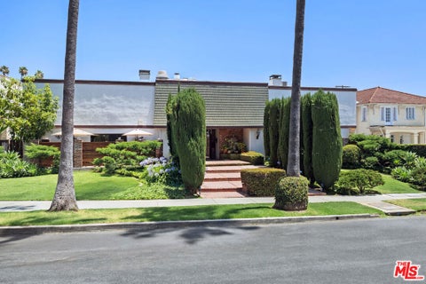 Photo of 1910 Rodney Drive #9, Los Angeles, CA 90027 (MLS # 26844083)