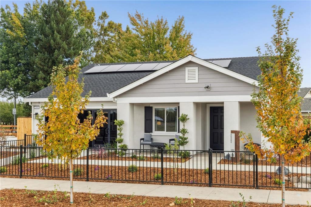 Photo of 2631 Knotwood Terrace Ter, Chico, CA 95973 (MLS # SN26162483)