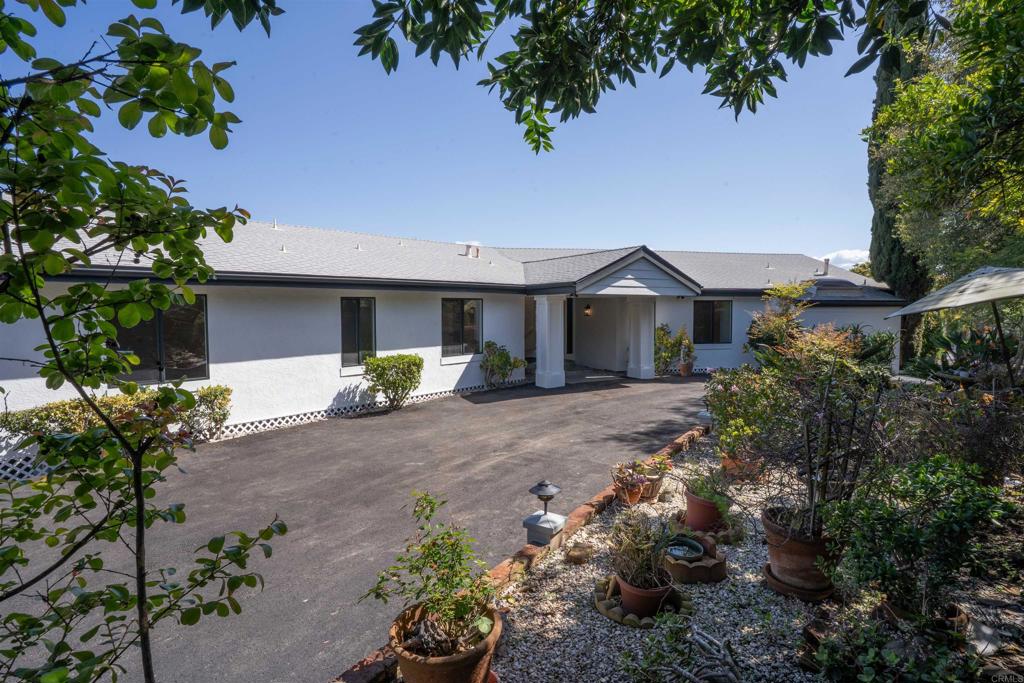 1051 W VIA RANCHO