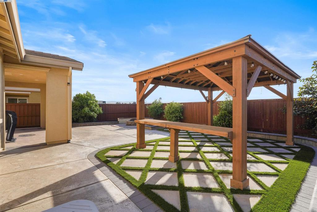 CENTRAL TRACY - Residential