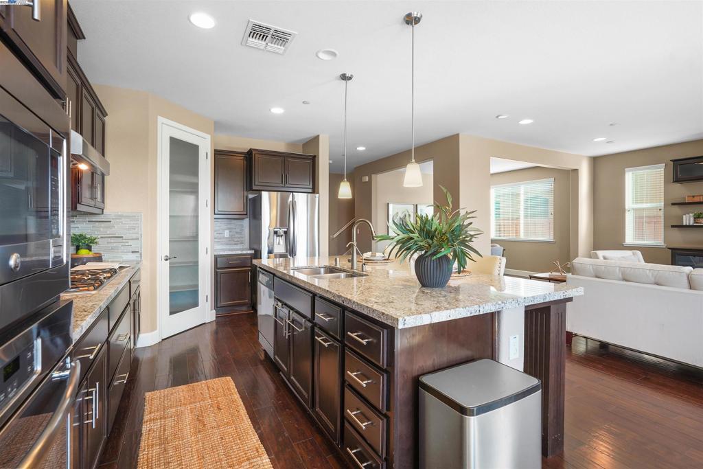 CENTRAL TRACY - Residential